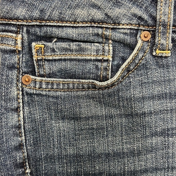 Tommy Hilfiger Bermuda jean shorts,  distressed lines across the front, Sz 0 - Picture 4 of 10